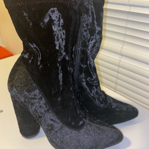 VELVET ANKLE BOOTIES - Picture 2 of 3